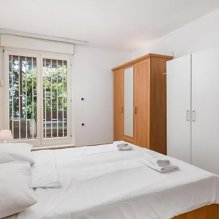 Rona Esko Apartment