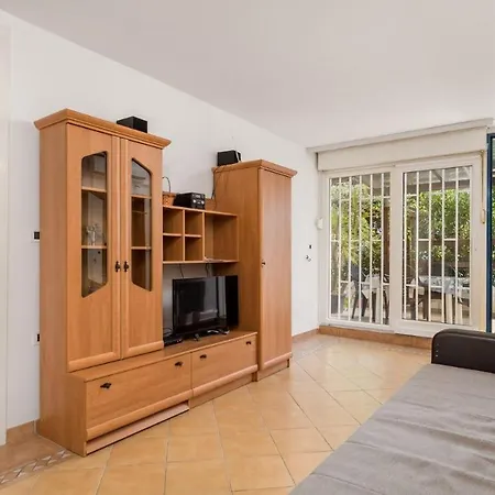 Rona Esko Apartment *